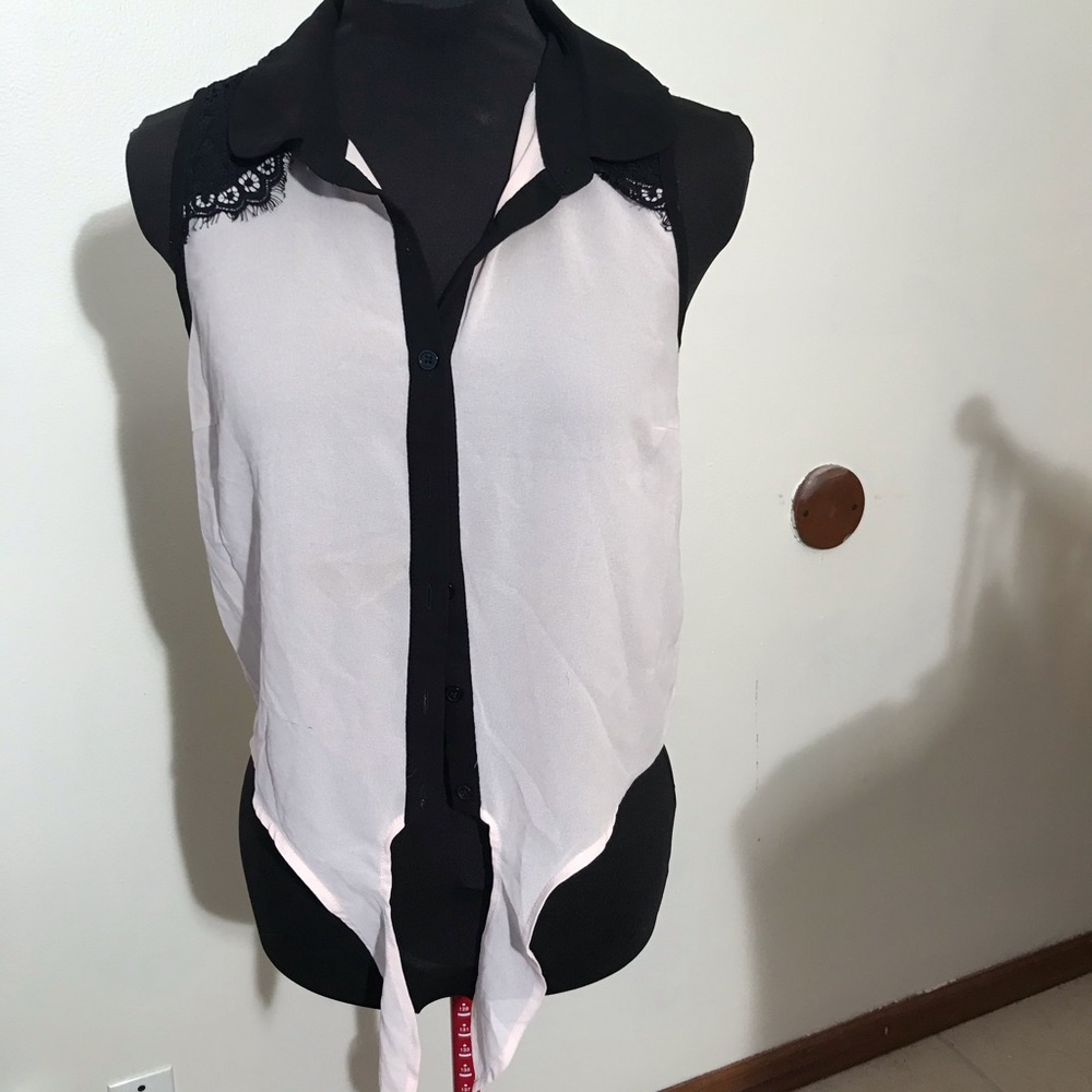 Forever 21 French vanilla black lace top size S